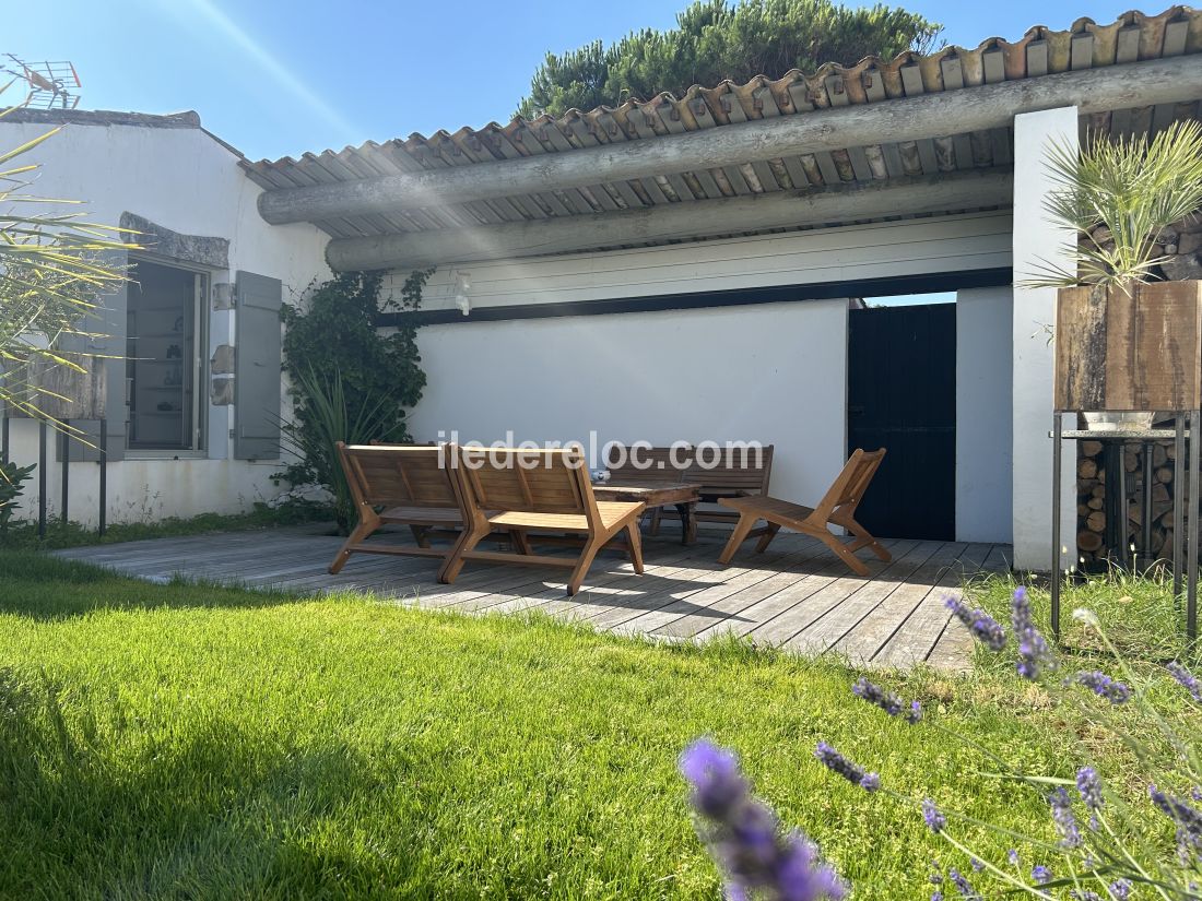 Photo 6 : TERRASSE d'une maison située à Ars en Ré, île de Ré.