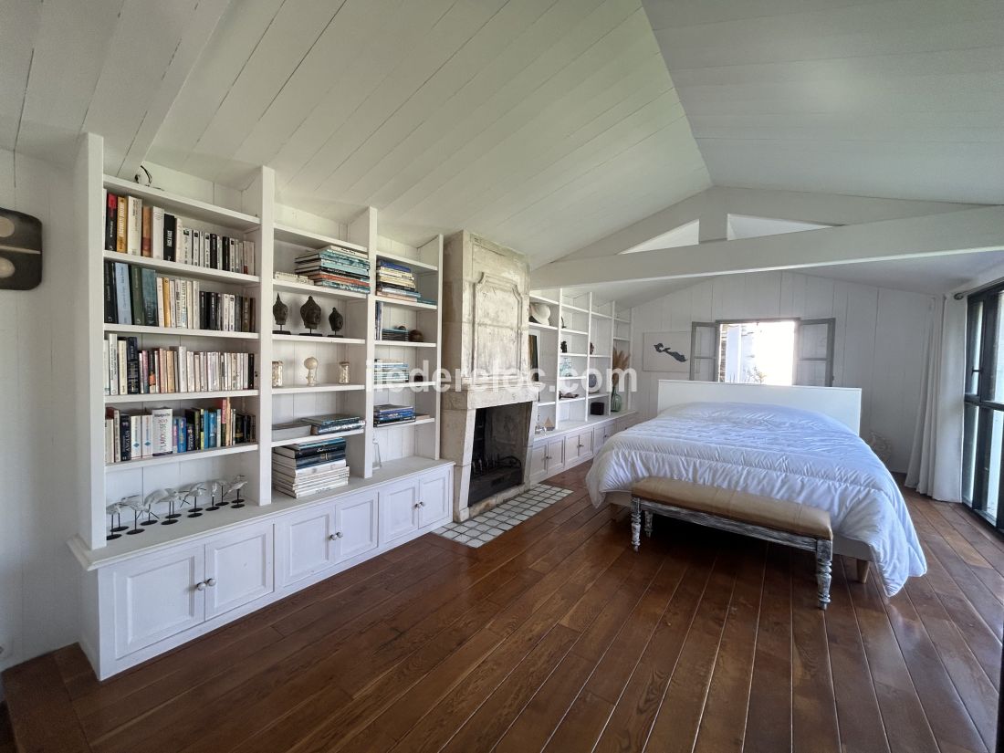 Photo 25 : CHAMBRE d'une maison située à Ars en Ré, île de Ré.