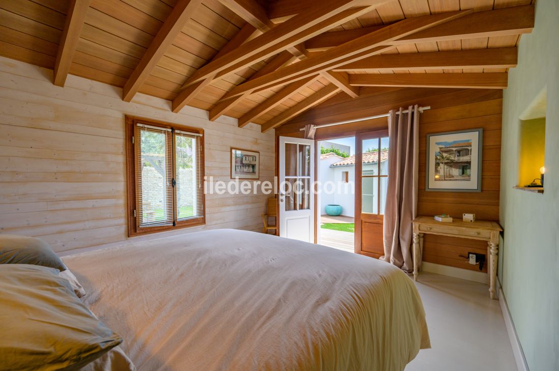 Photo 24 : CHAMBRE d'une maison située à Sainte-Marie-de-Ré, île de Ré.