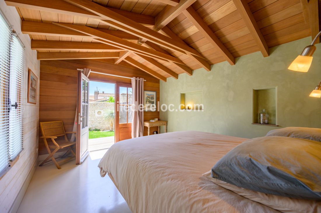 Photo 25 : CHAMBRE d'une maison située à Sainte-Marie-de-Ré, île de Ré.