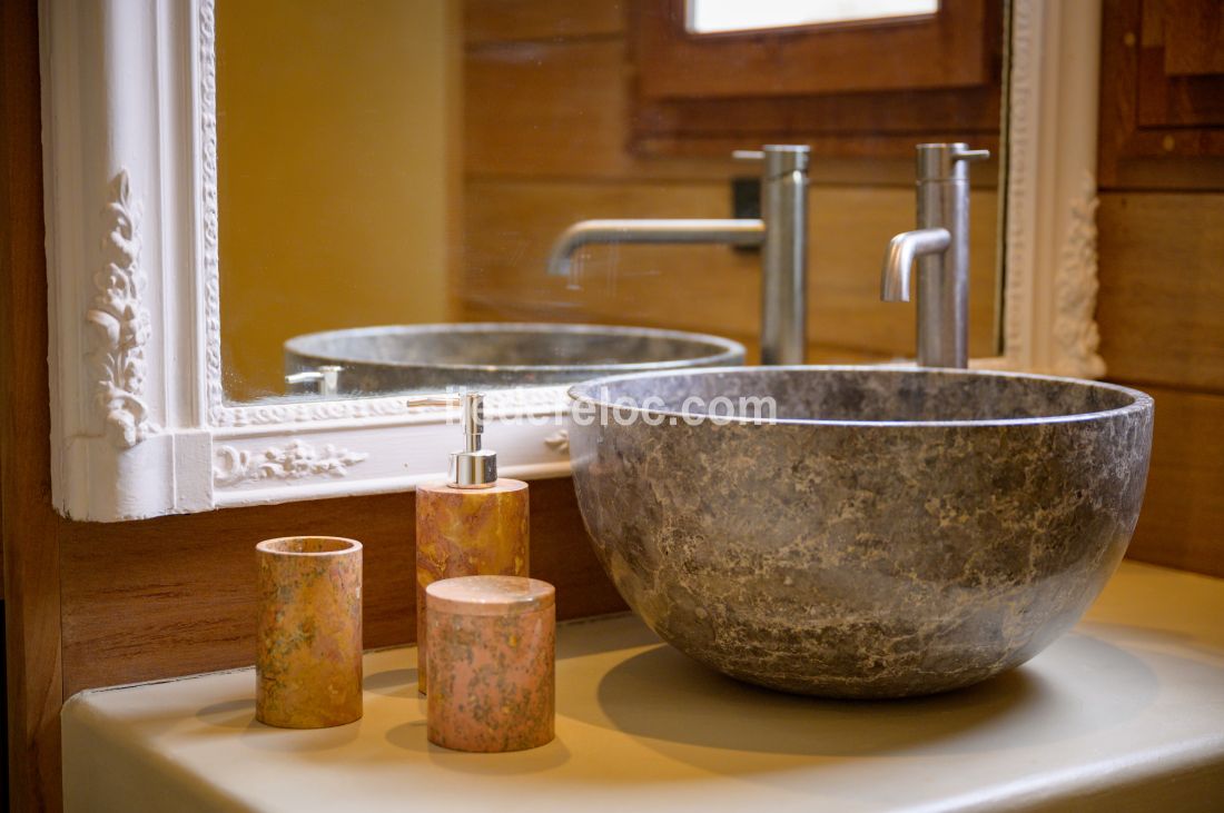 Photo 36 : SALLEDEBAIN d'une maison située à Sainte-Marie-de-Ré, île de Ré.