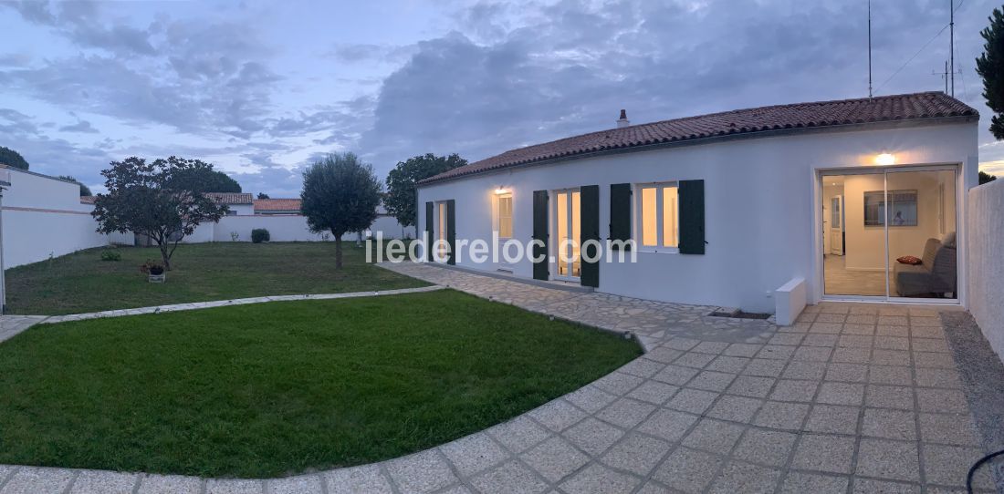 Photo 5 : ENTREE d'une maison située à Saint-Martin-de-Ré, île de Ré.