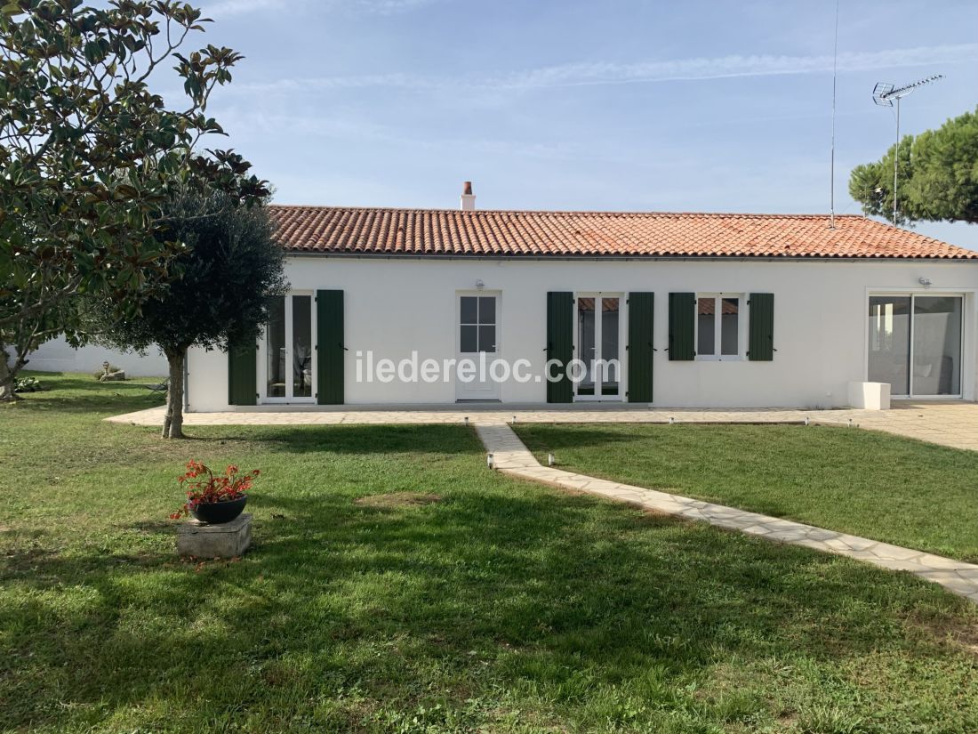 Photo 6 : EXTERIEUR d'une maison située à Saint-Martin-de-Ré, île de Ré.