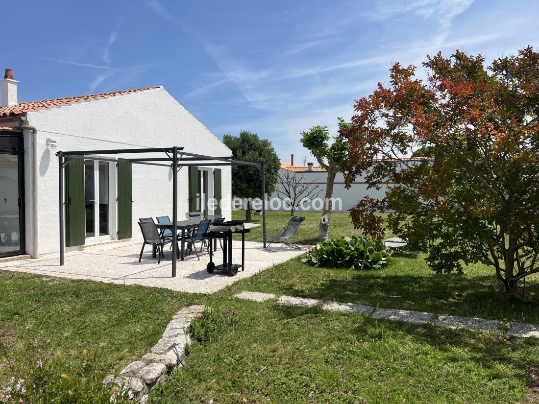 Photo 3 : TERRASSE d'une maison située à Saint-Martin-de-Ré, île de Ré.