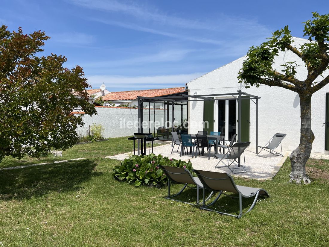 Photo 1 : TERRASSE d'une maison située à Saint-Martin-de-Ré, île de Ré.