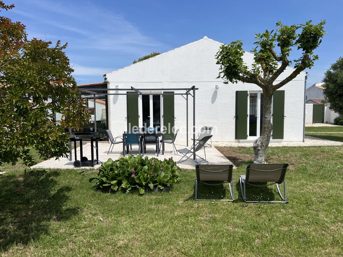 Photo 4 : TERRASSE d'une maison située à Saint-Martin-de-Ré, île de Ré.