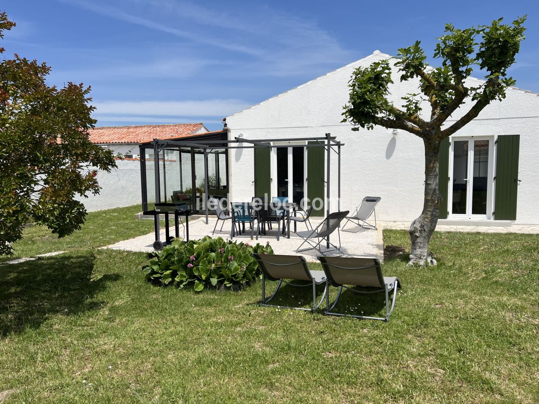 Photo 2 : TERRASSE d'une maison située à Saint-Martin-de-Ré, île de Ré.