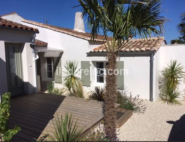 Photo 2 : EXTERIEUR d'une maison située à Loix, île de Ré.