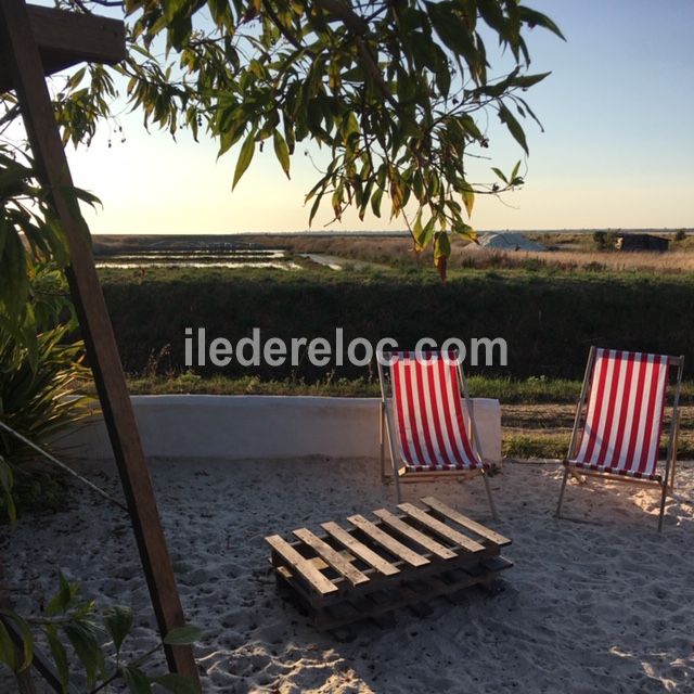 Photo 12 : TERRASSE d'une maison située à Loix, île de Ré.