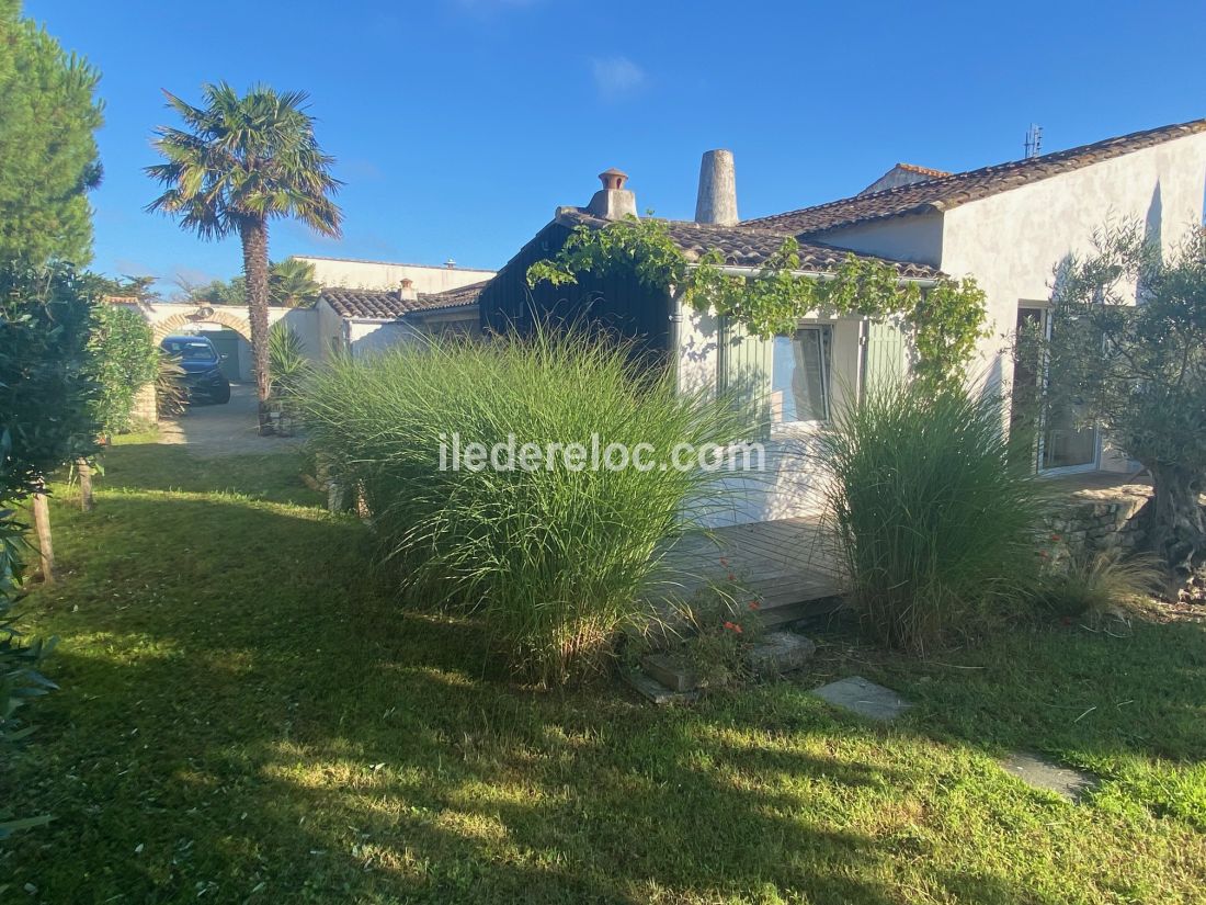 Photo 11 : EXTERIEUR d'une maison située à Loix, île de Ré.