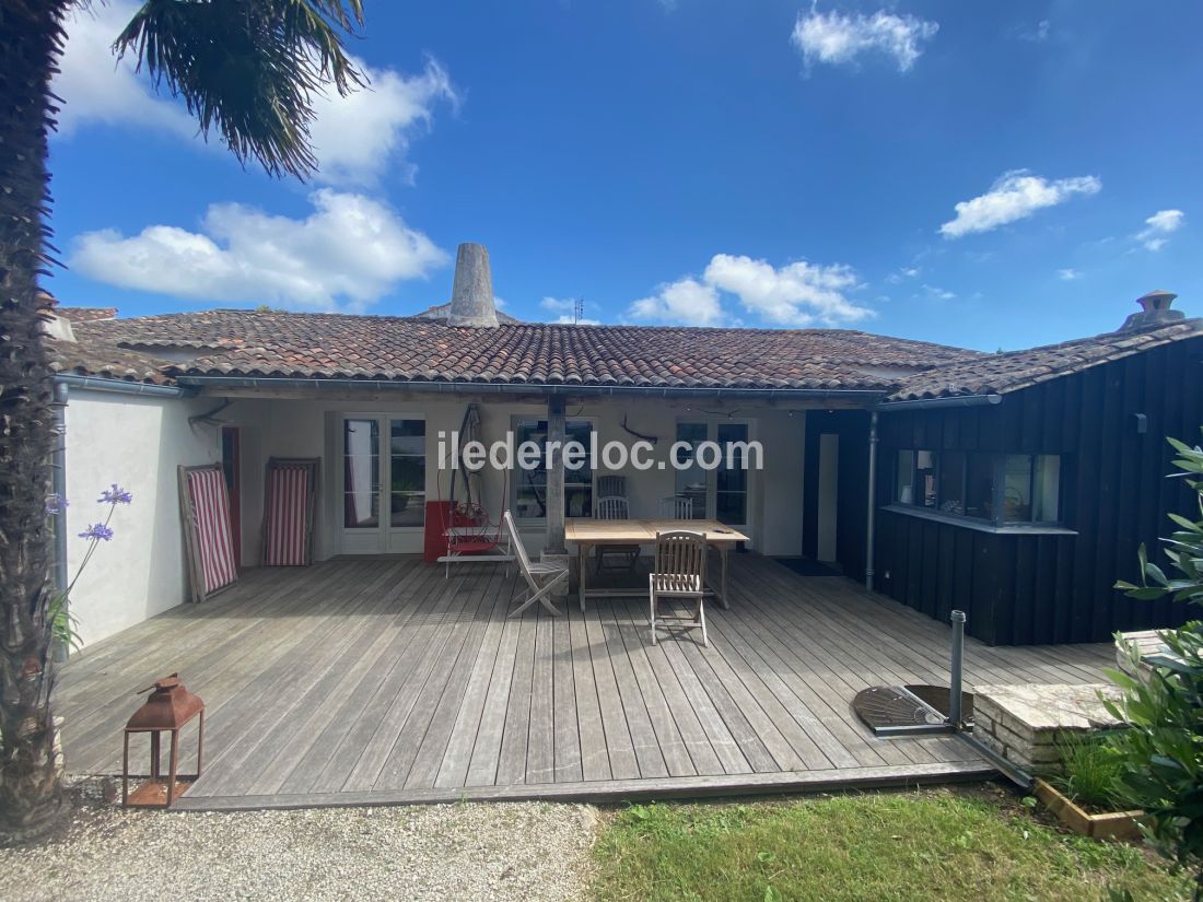 Photo 14 : TERRASSE d'une maison située à Loix, île de Ré.