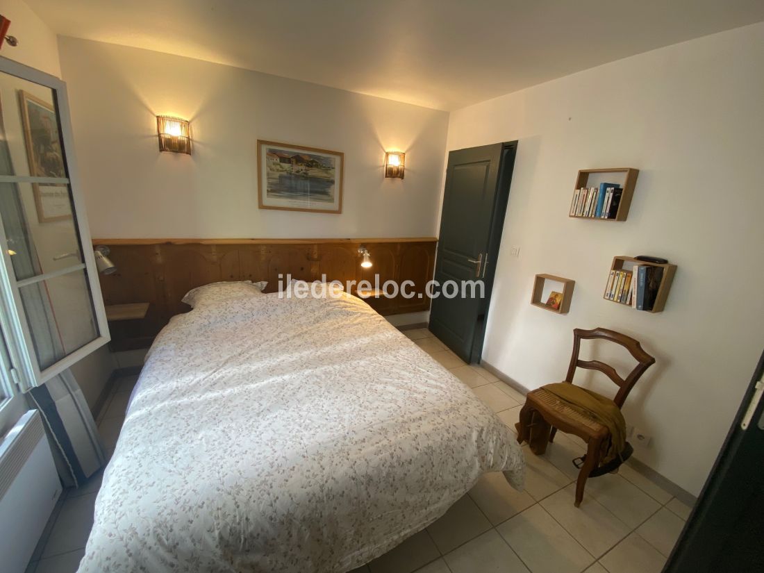 Photo 31 : CHAMBRE d'une maison située à Loix, île de Ré.