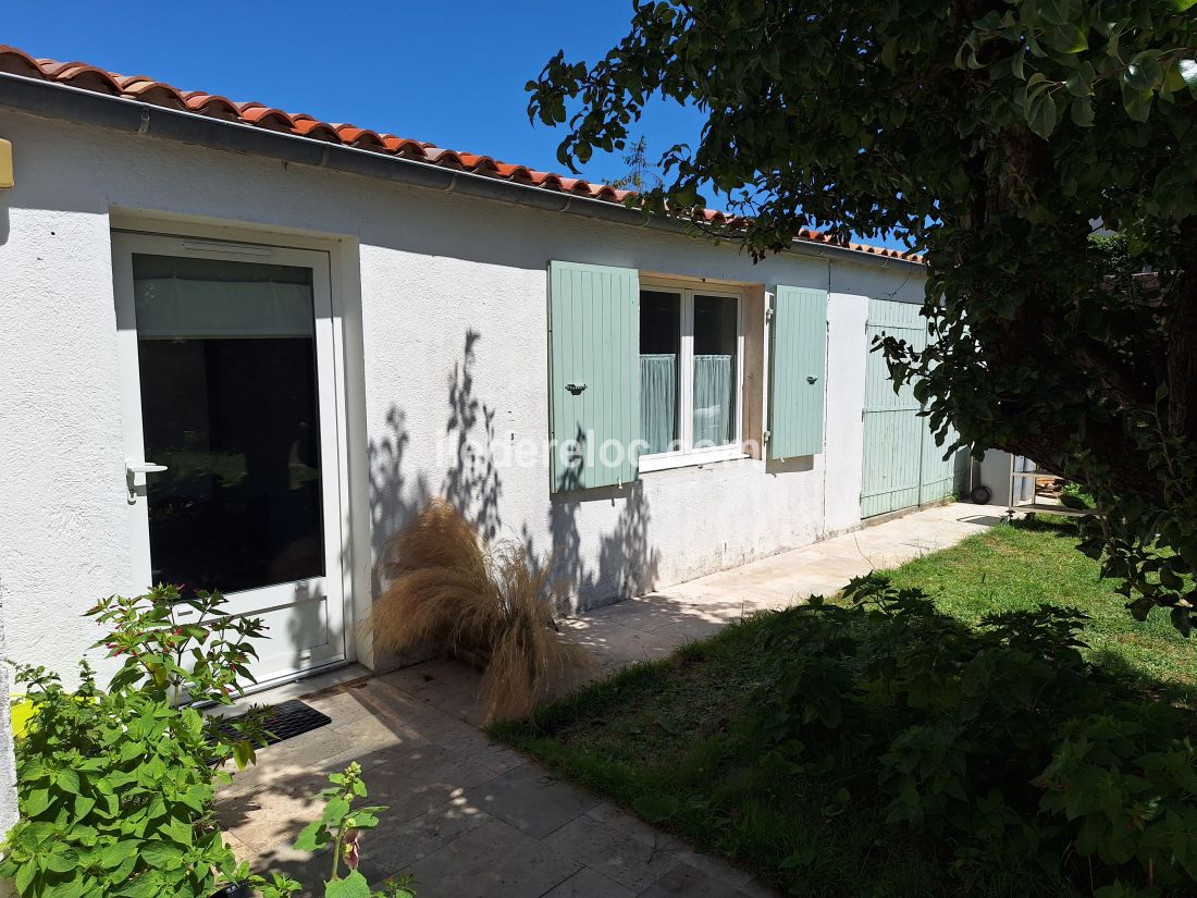 Photo 2 : ENTREE d'une maison située à Les Portes-en-Ré, île de Ré.