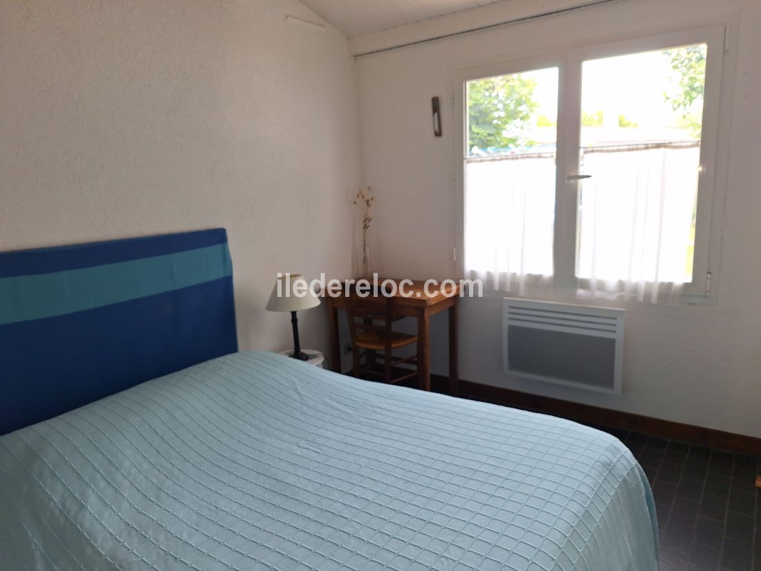 Photo 13 : CHAMBRE d'une maison située à Les Portes-en-Ré, île de Ré.