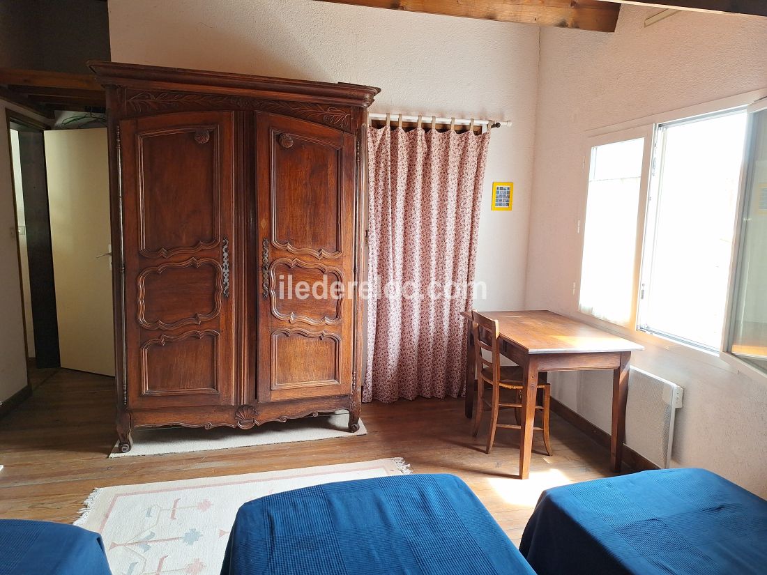 Photo 17 : CHAMBRE d'une maison située à Les Portes-en-Ré, île de Ré.