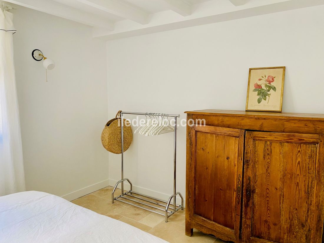 Photo 5 : CHAMBRE d'une maison située à Loix, île de Ré.