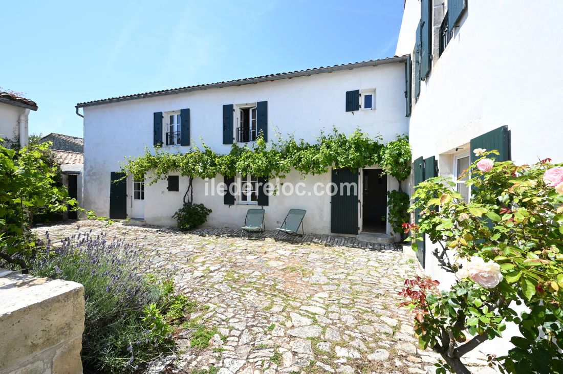 Photo 1 : NC d'une maison située à La Couarde-sur-mer, île de Ré.