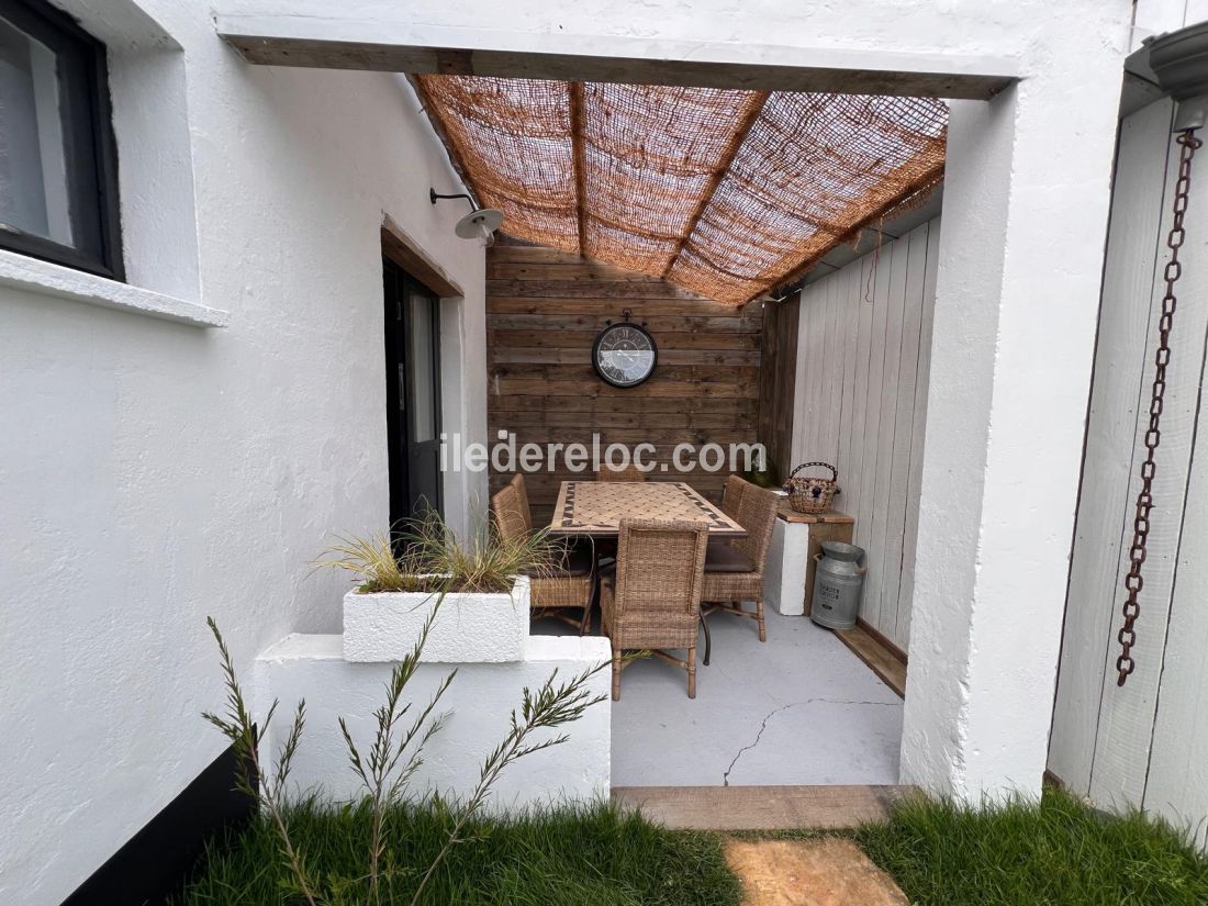 Photo 2 : PATIO d'une maison située à Les Portes-en-Ré, île de Ré.