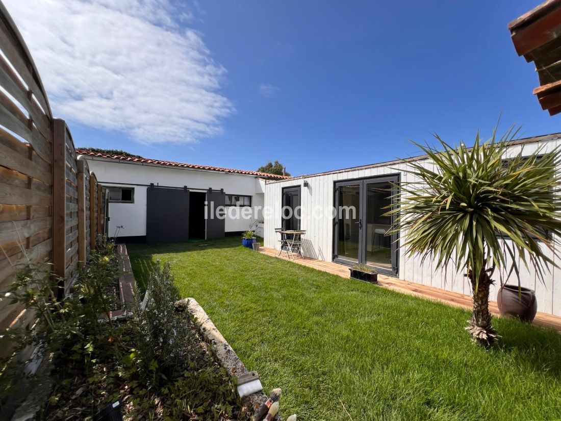 Photo 1 : EXTERIEUR d'une maison située à Les Portes-en-Ré, île de Ré.