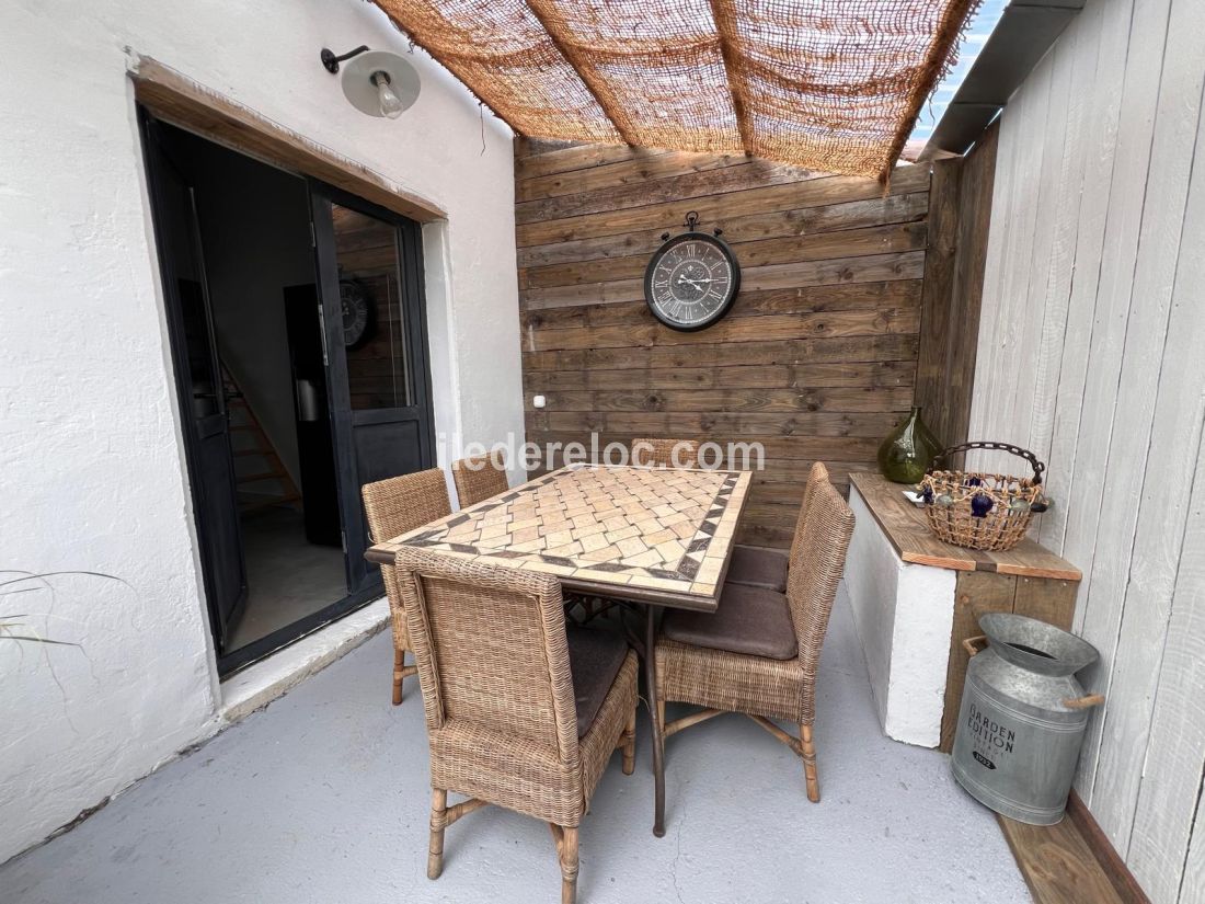 Photo 3 : PATIO d'une maison située à Les Portes-en-Ré, île de Ré.