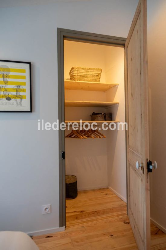 Photo 44 : CHAMBRE d'une maison située à La Couarde-sur-mer, île de Ré.