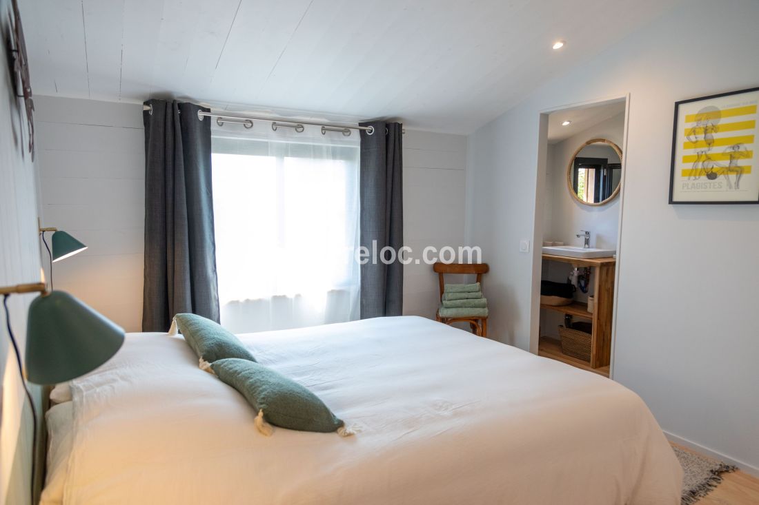 Photo 41 : CHAMBRE d'une maison située à La Couarde-sur-mer, île de Ré.