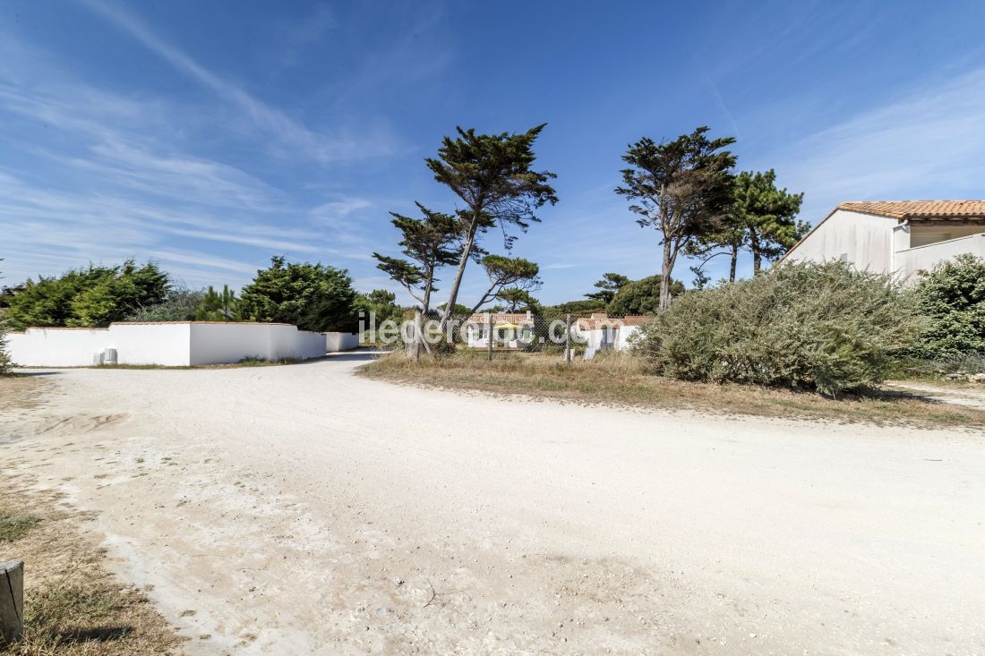 Photo 17 : EXTERIEUR d'une maison située à Sainte-Marie-de-Ré, île de Ré.