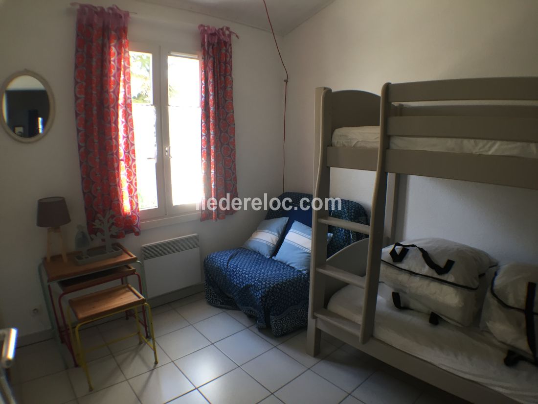 Photo 7 : CHAMBRE d'une maison située à La Couarde-sur-mer, île de Ré.