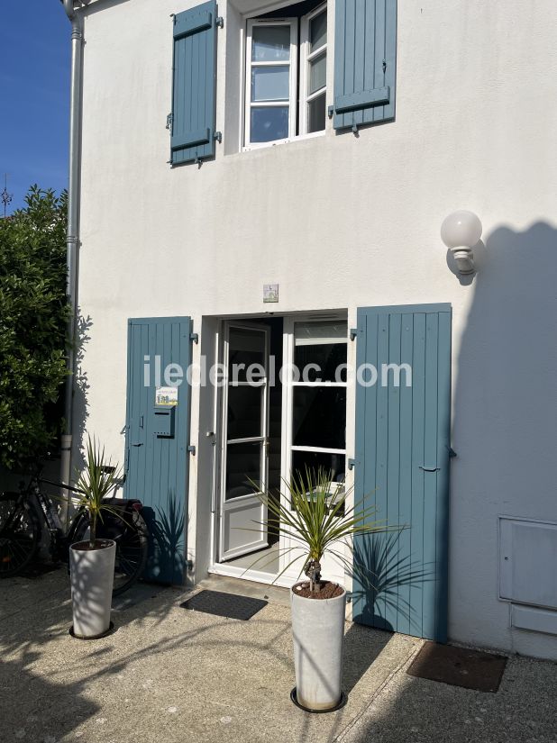 Photo 4 : ENTREE d'une maison située à Saint-Martin-de-Ré, île de Ré.