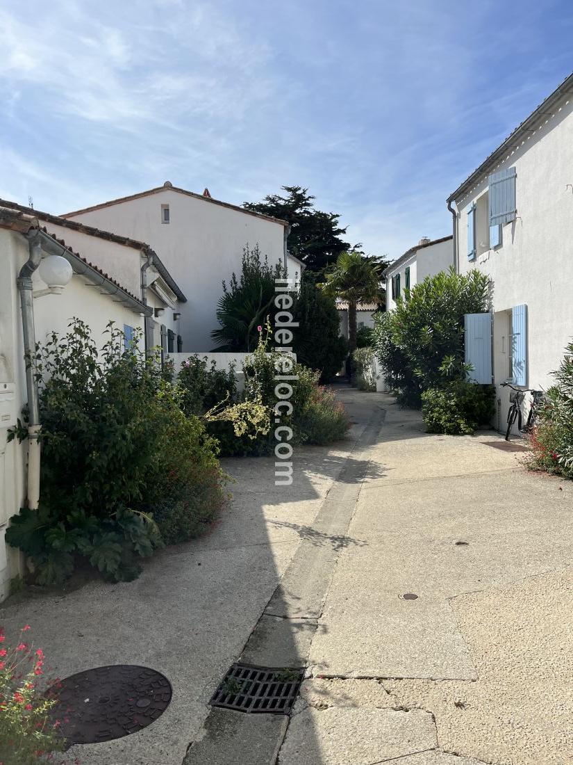 Photo 2 : ENTREE d'une maison située à Saint-Martin-de-Ré, île de Ré.