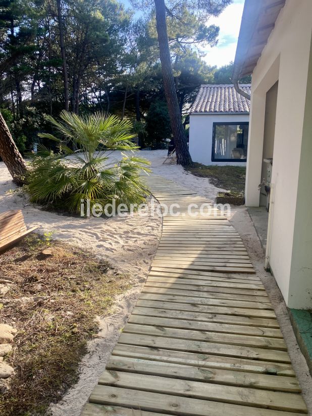 Photo 3 : EXTERIEUR d'une maison située à Les Portes-en-Ré, île de Ré.