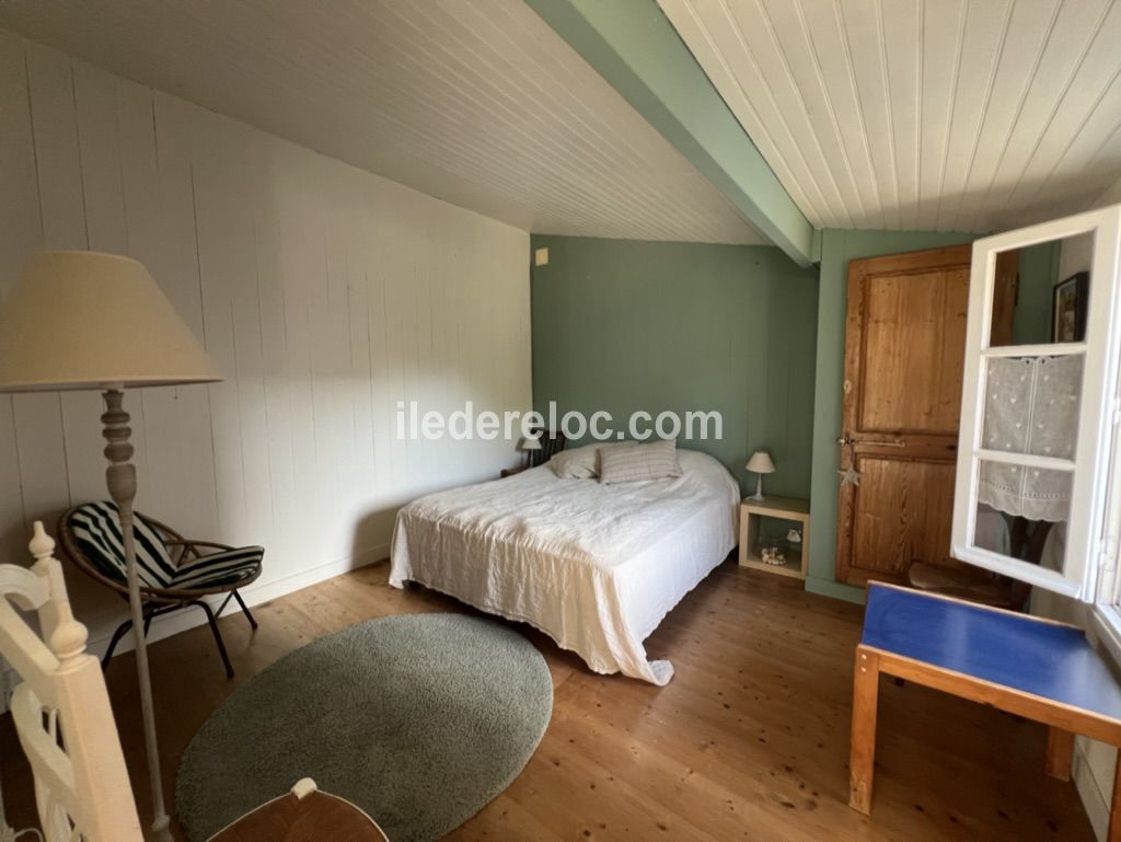 Photo 16 : CHAMBRE d'une maison située à Loix, île de Ré.