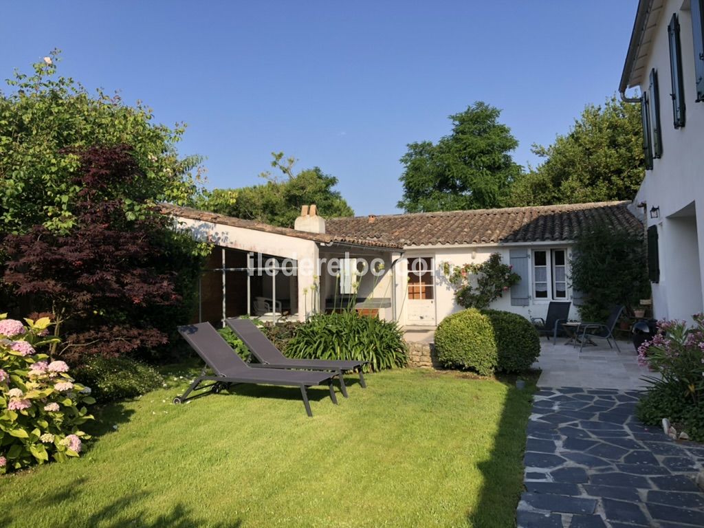 Photo 18 : JARDIN d'une maison située à Loix, île de Ré.