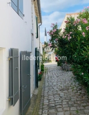 Ile de Ré:Maison typique au coeur du village d'ars-en-ré