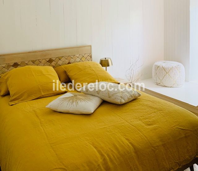 Photo 20 : CHAMBRE d'une maison située à Ars en Ré, île de Ré.