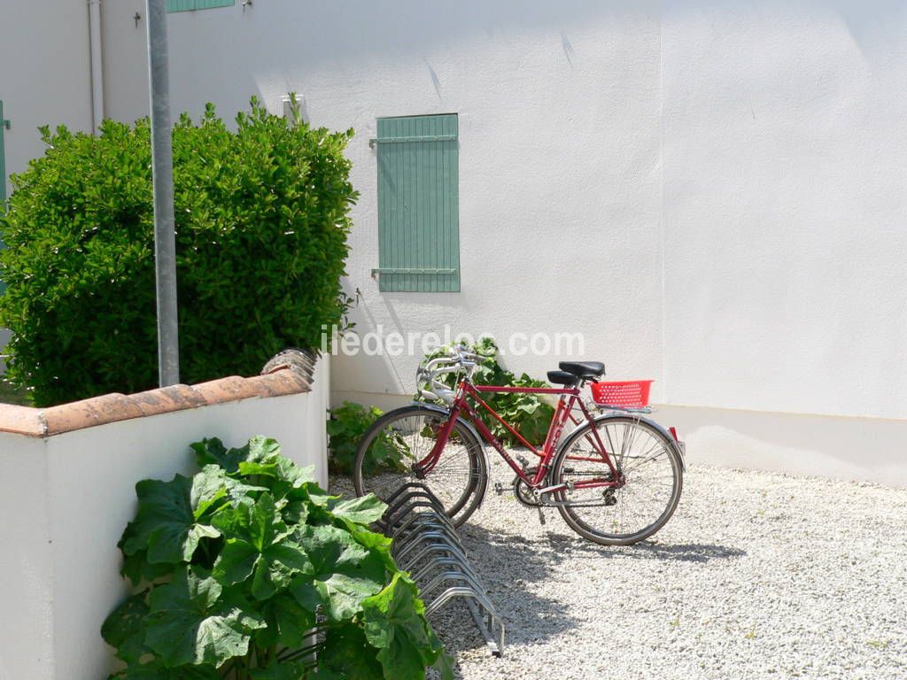 Photo 10 : EXTERIEUR d'une maison située à Saint-Martin-de-Ré, île de Ré.