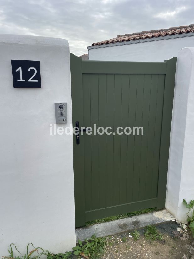 Photo 15 : EXTERIEUR d'une maison située à Le Bois-Plage-en-Ré, île de Ré.