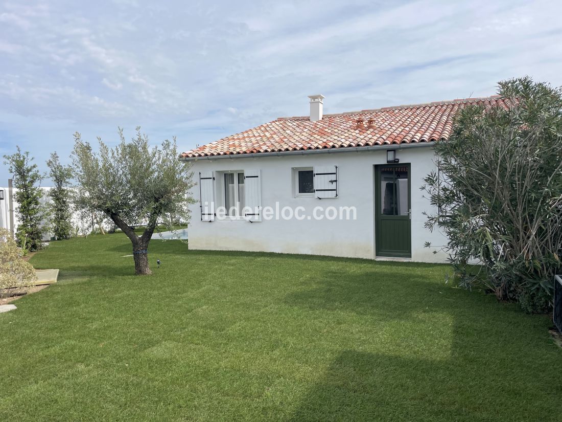 Photo 27 : JARDIN d'une maison située à Le Bois-Plage-en-Ré, île de Ré.