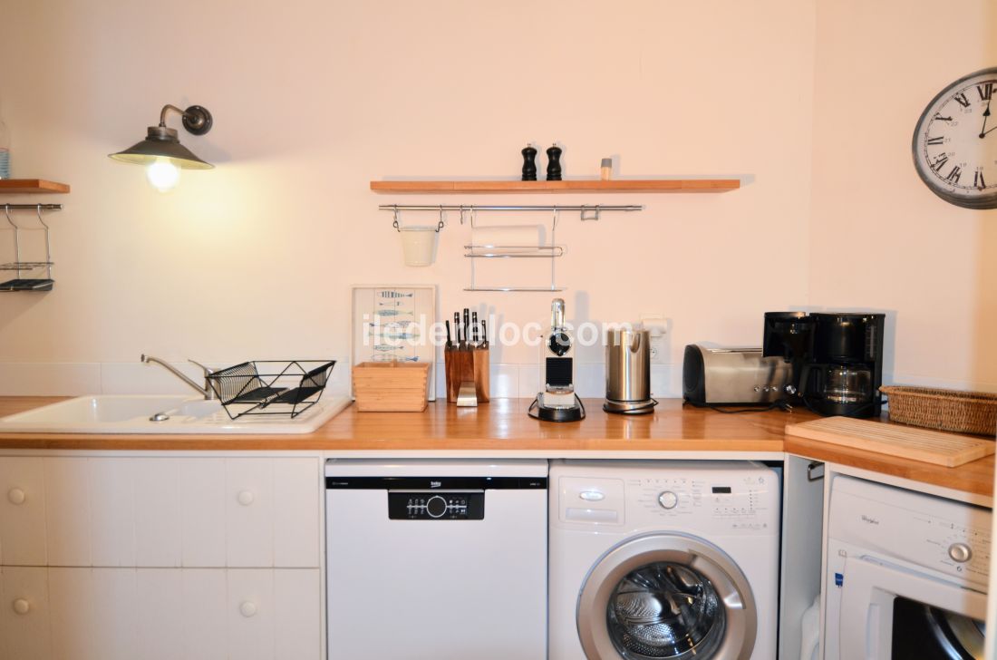 Photo 4 : CUISINE d'une maison située à La Flotte-en-Ré, île de Ré.