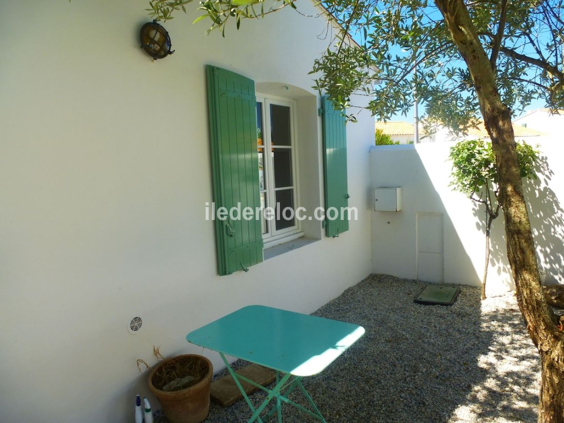 Photo 5 : JARDIN d'une maison située à Rivedoux-Plage, île de Ré.