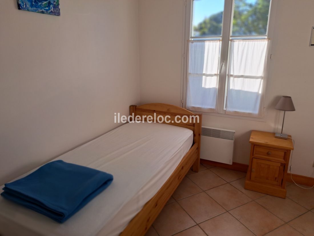 Photo 10 : CHAMBRE d'une maison située à Rivedoux-Plage, île de Ré.