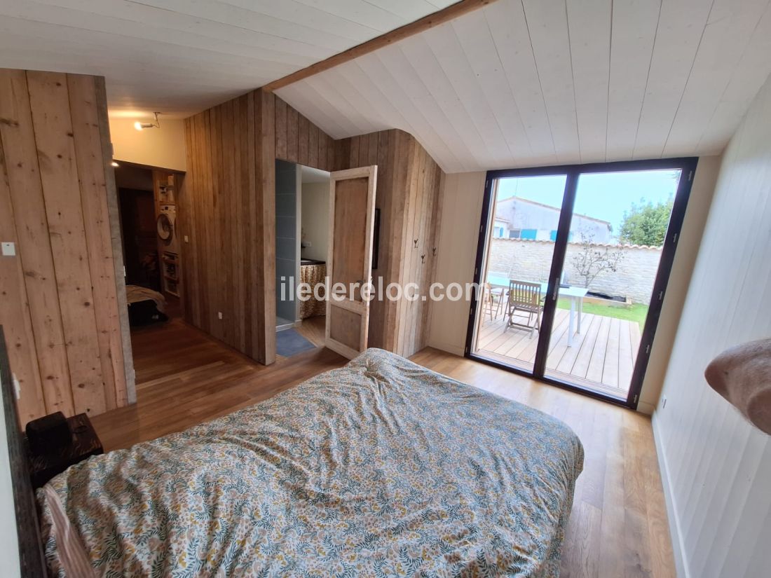 Photo 11 : CHAMBRE d'une maison située à Le Bois-Plage-en-Ré, île de Ré.