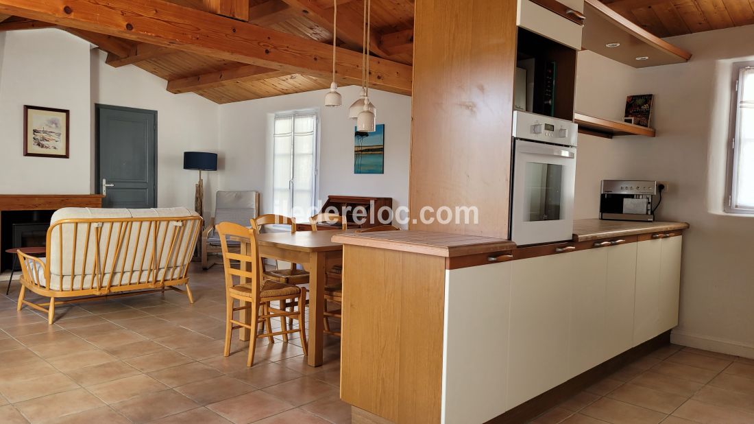 Photo 7 : CUISINE d'une maison située à Le Bois-Plage-en-Ré, île de Ré.