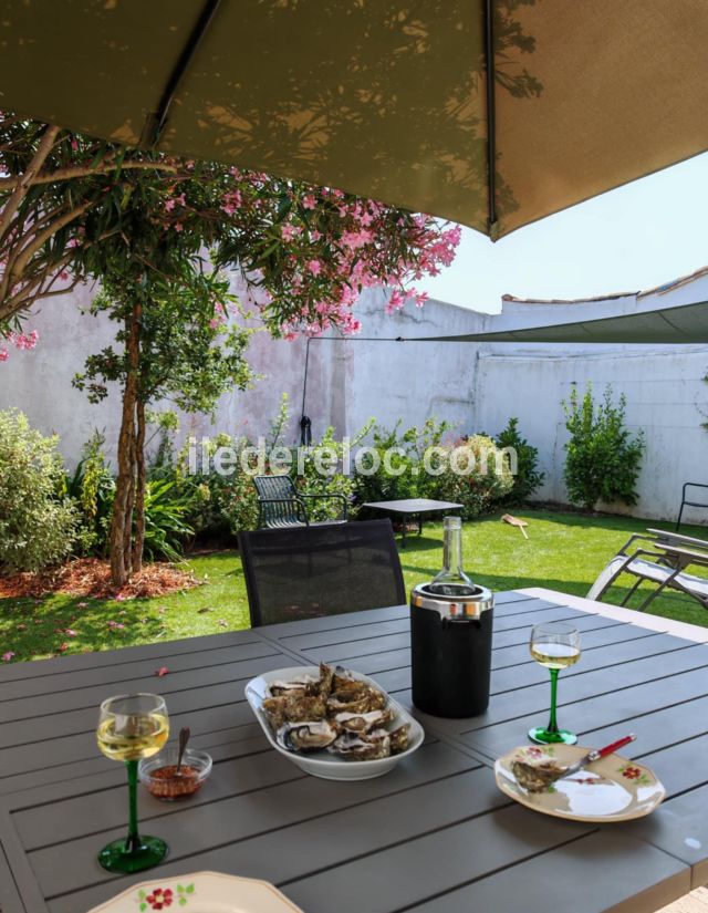 Photo 4 : TERRASSE d'une maison située à Le Bois-Plage-en-Ré, île de Ré.