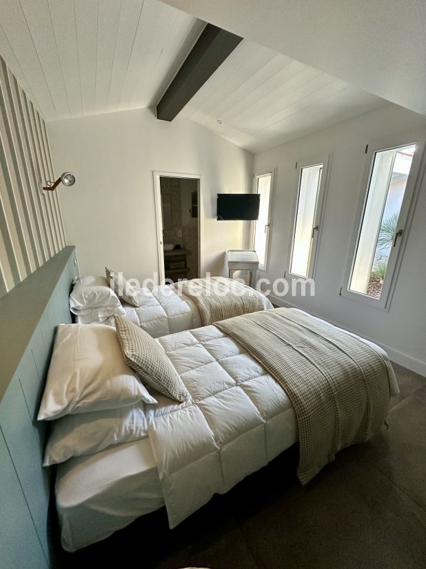 Photo 7 : CHAMBRE d'une maison située à Le Bois-Plage-en-Ré, île de Ré.