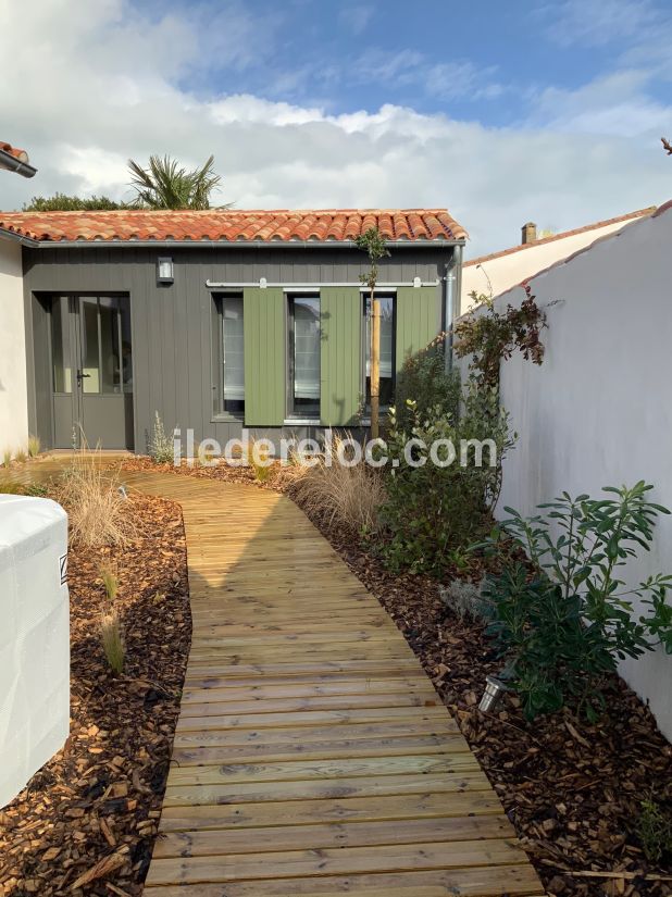 Photo 4 : JARDIN d'une maison située à Le Bois-Plage-en-Ré, île de Ré.