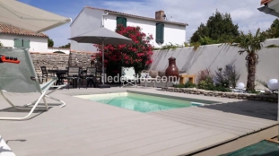 Ile de Ré:Maison de village jardin clos avec piscine au calme ,vue sur le phare