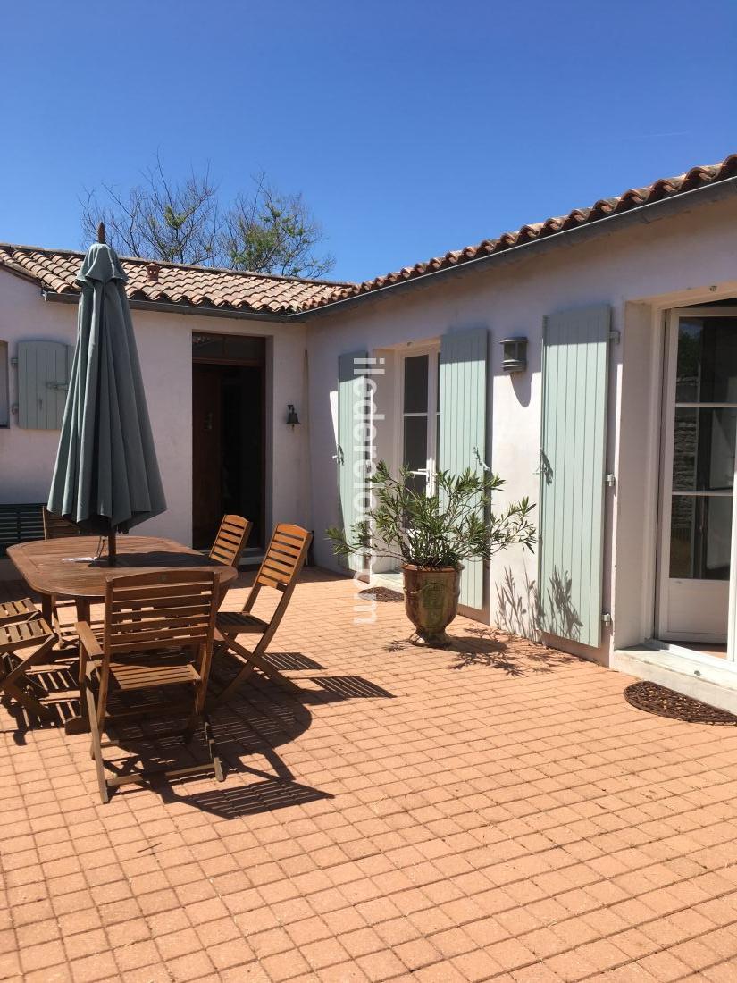 Photo 7 : PATIO d'une maison située à Le Bois-Plage-en-Ré, île de Ré.