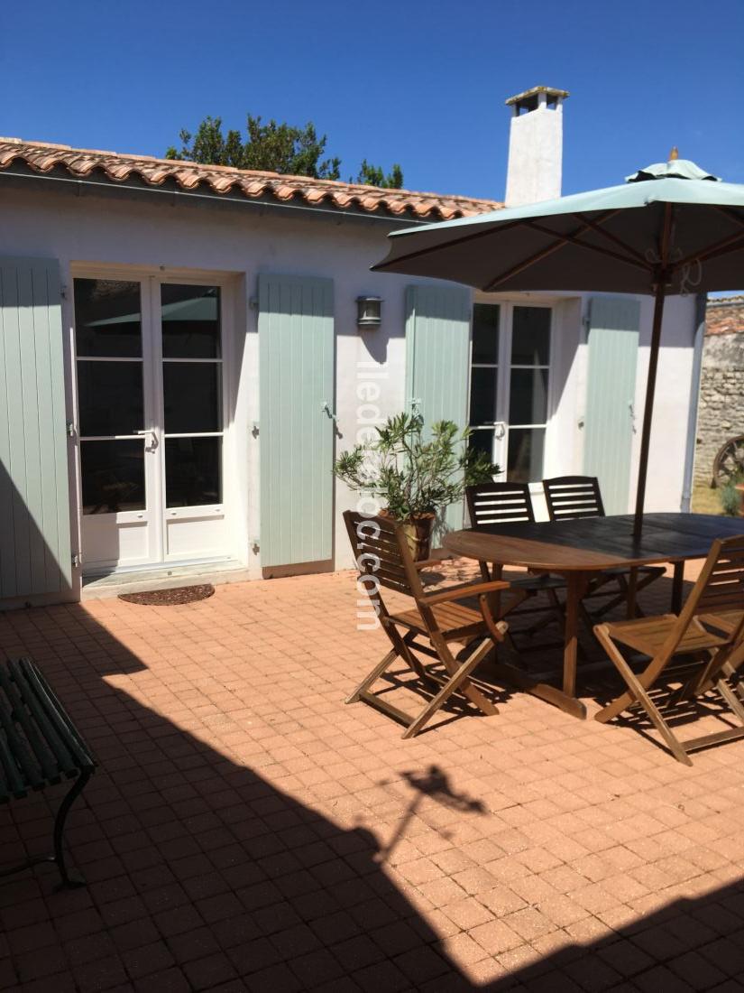 Photo 5 : PATIO d'une maison située à Le Bois-Plage-en-Ré, île de Ré.