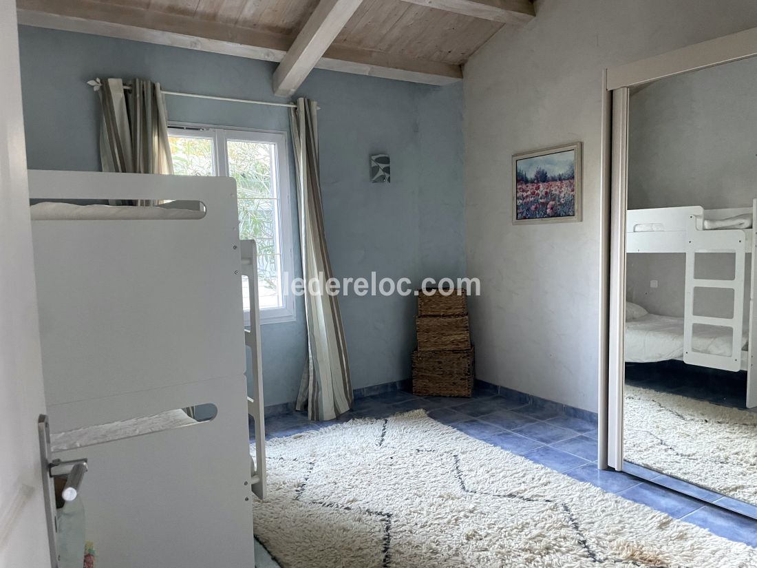 Photo 15 : CHAMBRE d'une maison située à La Couarde-sur-mer, île de Ré.